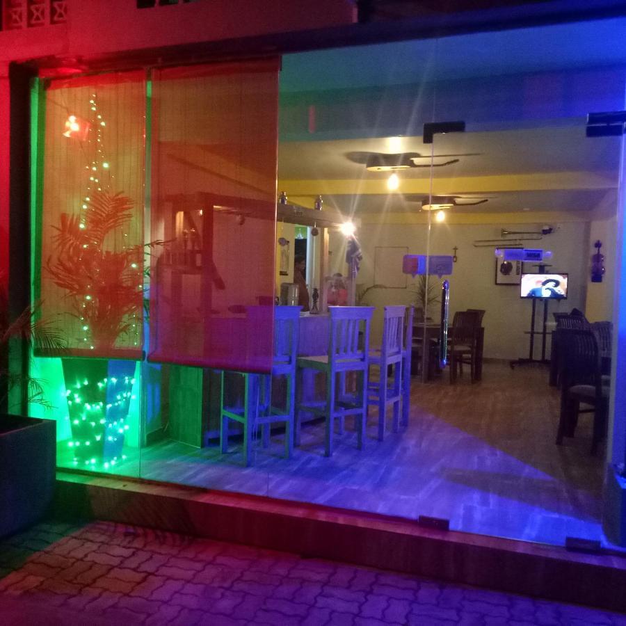 This Is It Airport Hotel And Restaurant Negombo Bagian luar foto
