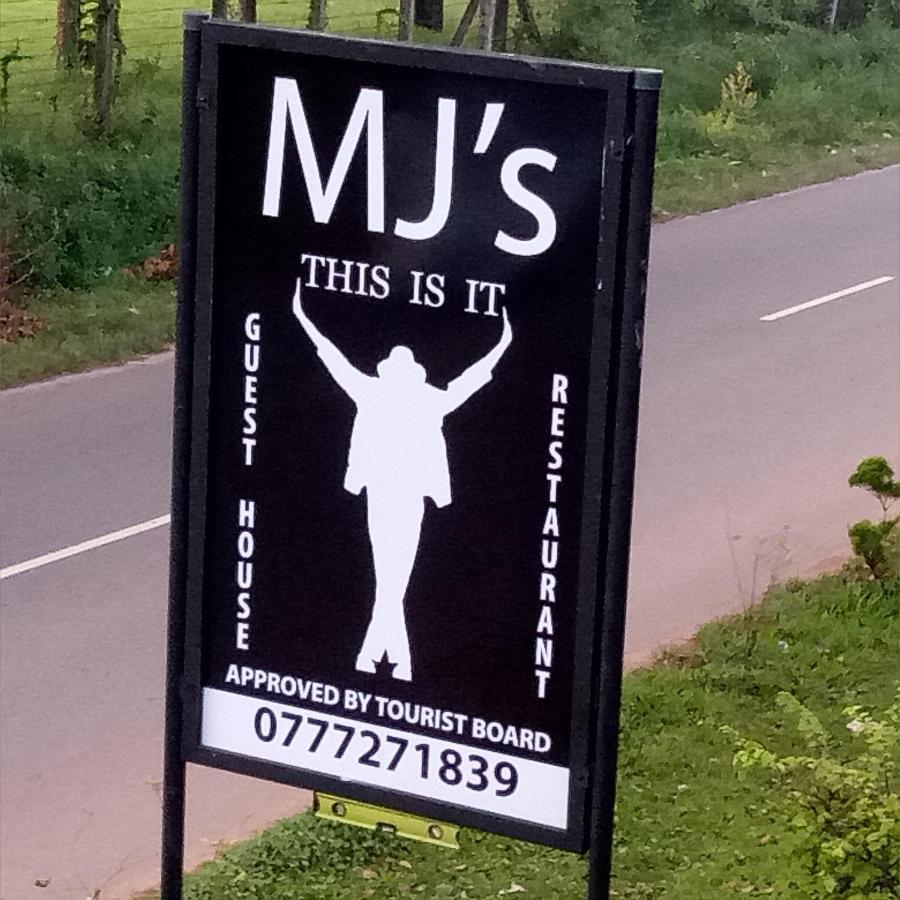 This Is It Airport Hotel And Restaurant Negombo Bagian luar foto