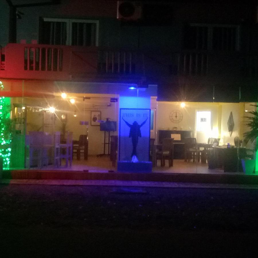 This Is It Airport Hotel And Restaurant Negombo Bagian luar foto