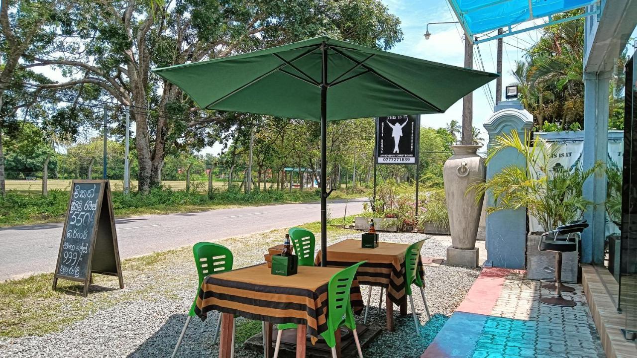This Is It Airport Hotel And Restaurant Negombo Bagian luar foto