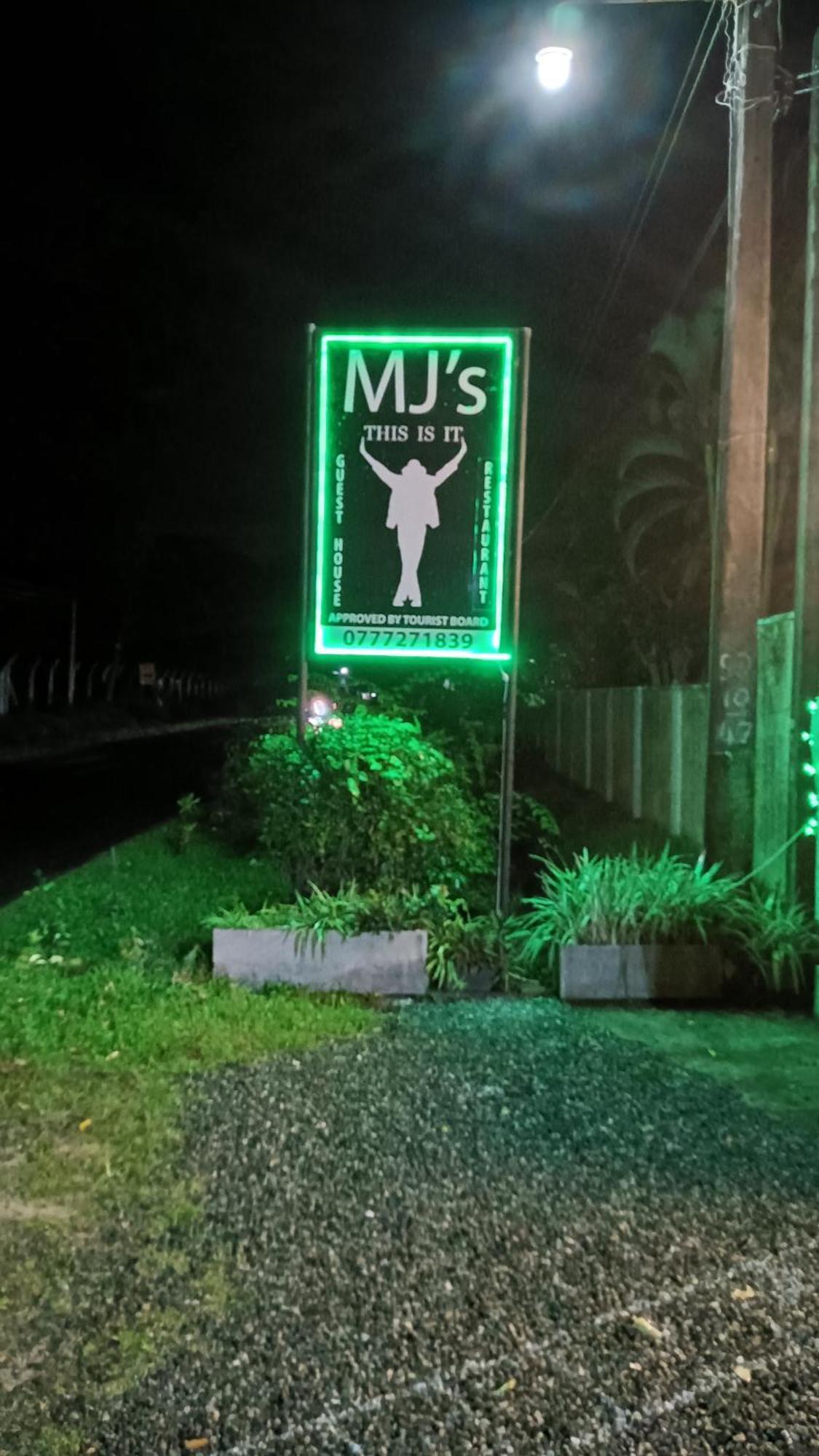 This Is It Airport Hotel And Restaurant Negombo Bagian luar foto