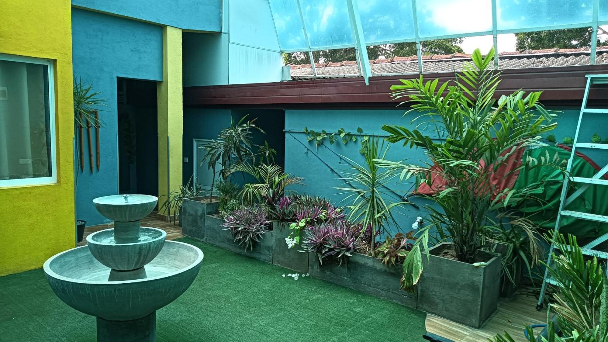 This Is It Airport Hotel And Restaurant Negombo Bagian luar foto