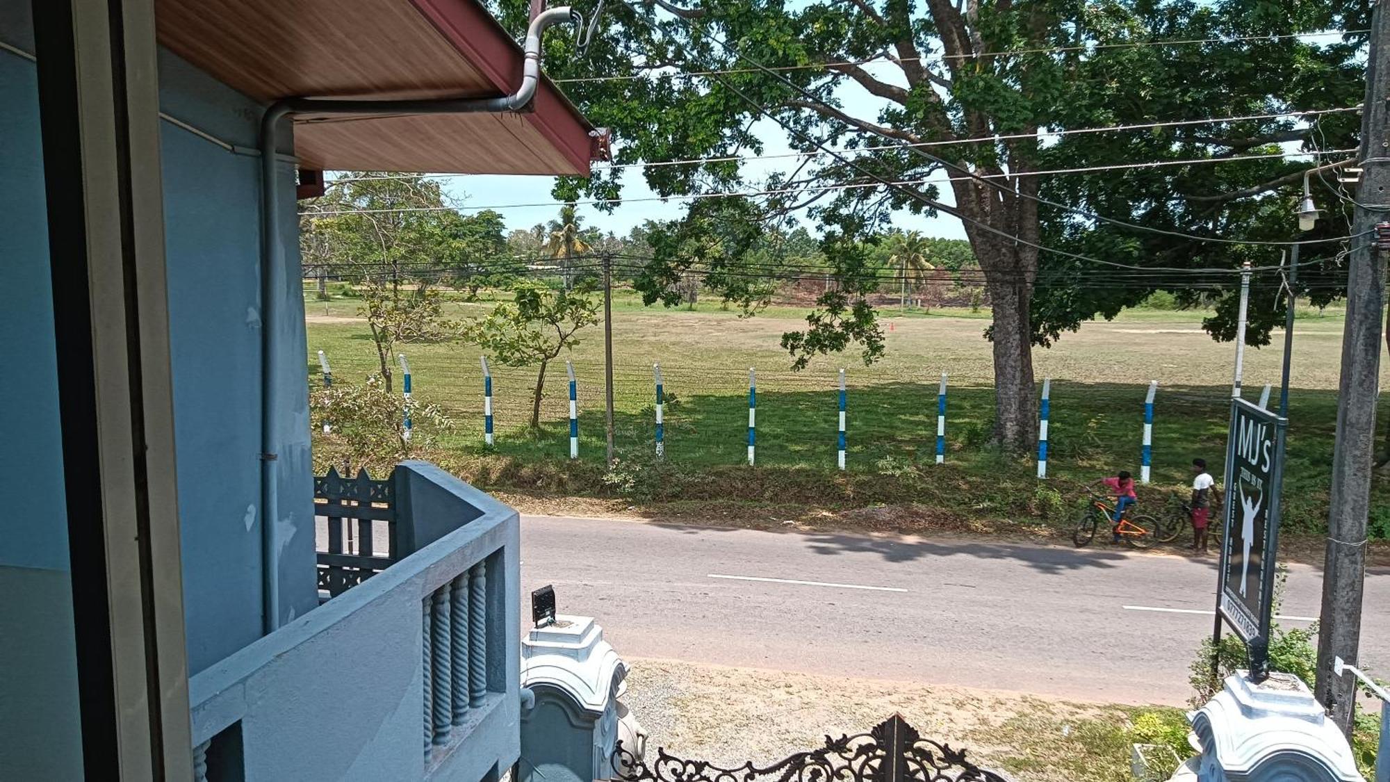 This Is It Airport Hotel And Restaurant Negombo Bagian luar foto