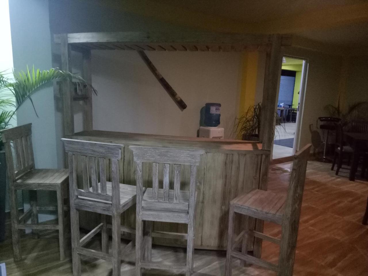 This Is It Airport Hotel And Restaurant Negombo Bagian luar foto