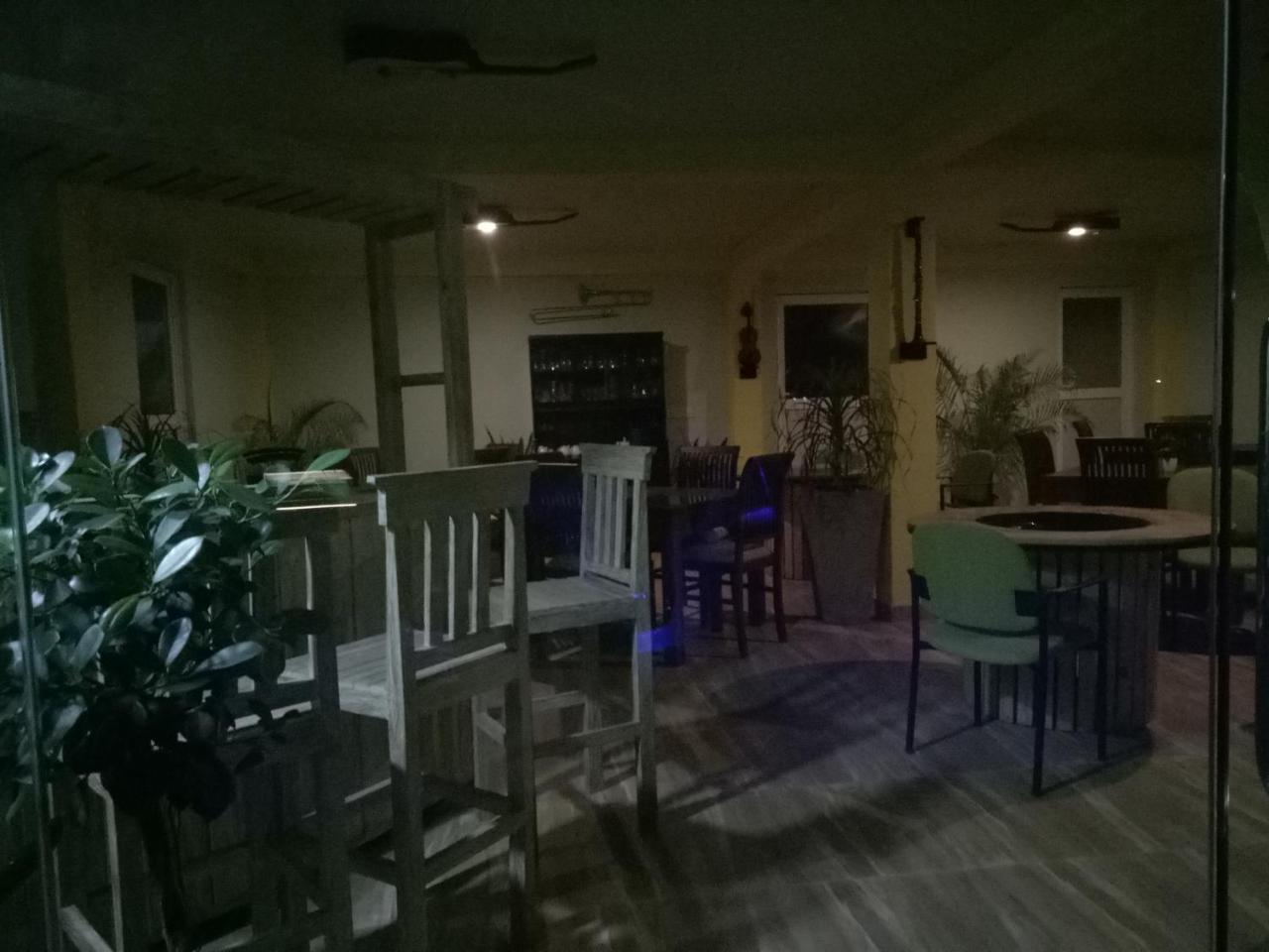 This Is It Airport Hotel And Restaurant Negombo Bagian luar foto