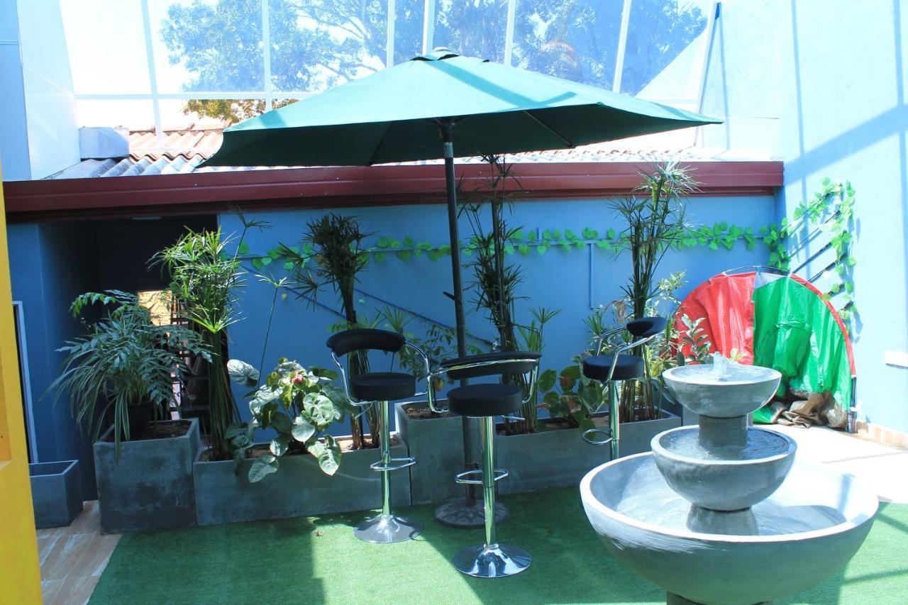 This Is It Airport Hotel And Restaurant Negombo Bagian luar foto