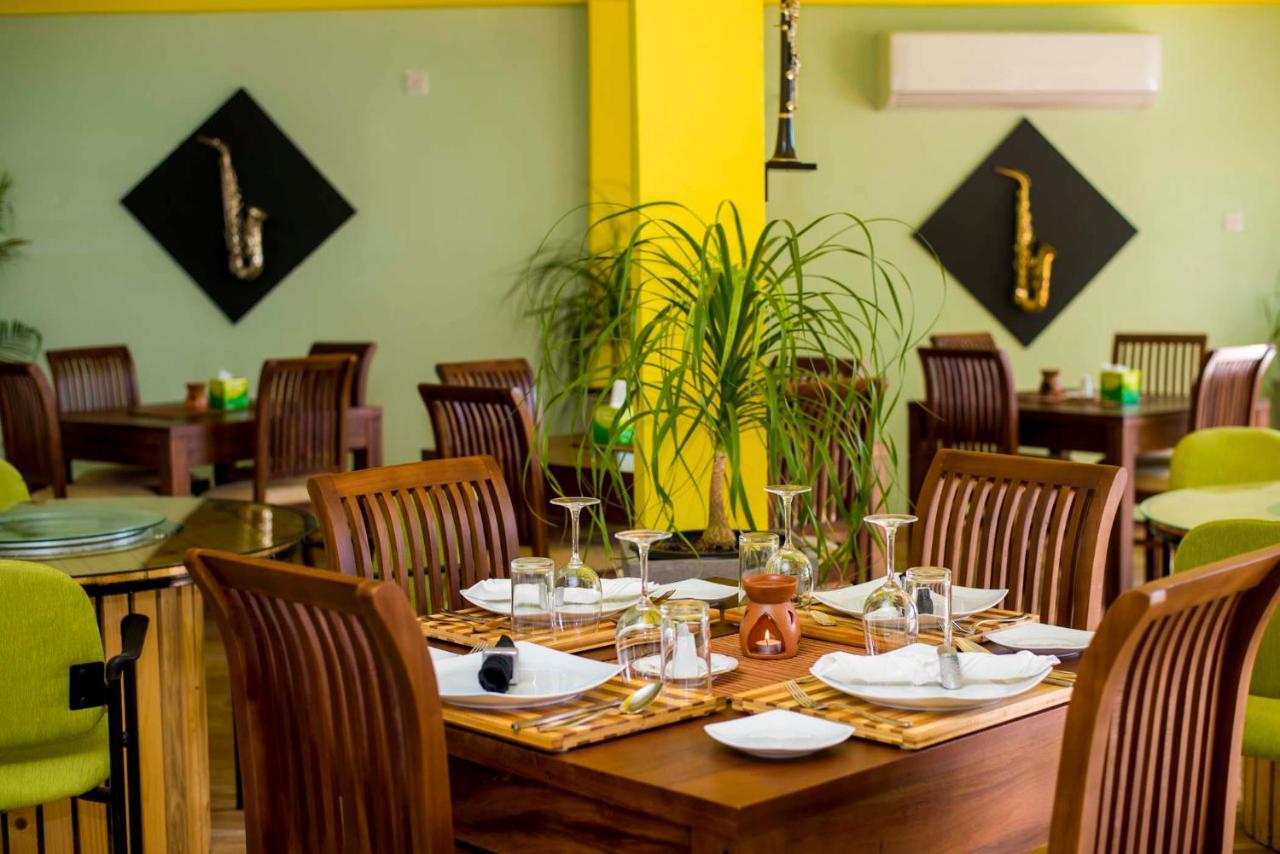 This Is It Airport Hotel And Restaurant Negombo Bagian luar foto